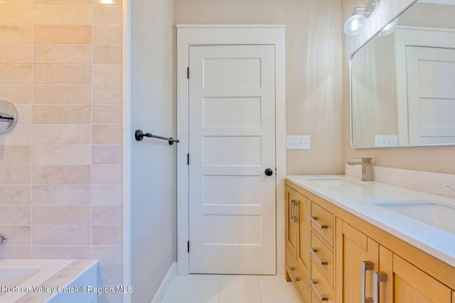 11 Mueller Road, Saugerties, NY 12477