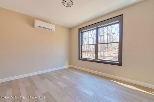 11 Mueller Road, Saugerties, NY 12477