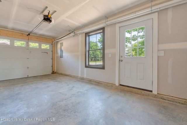 11 Mueller Road, Saugerties, NY 12477