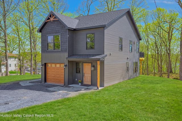 11 Mueller Road, Saugerties, NY 12477