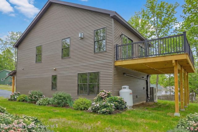 11 Mueller Road, Saugerties, NY 12477