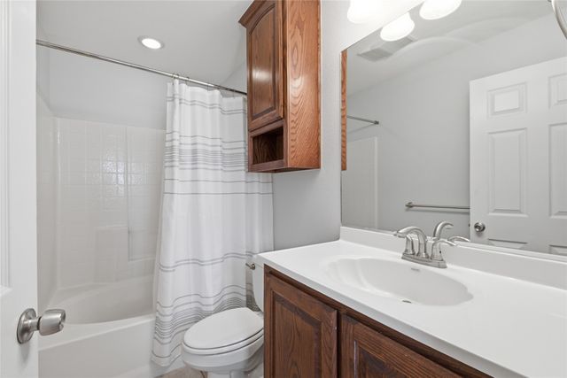 2323 Jodi Lane, Gainesville, TX 76240
