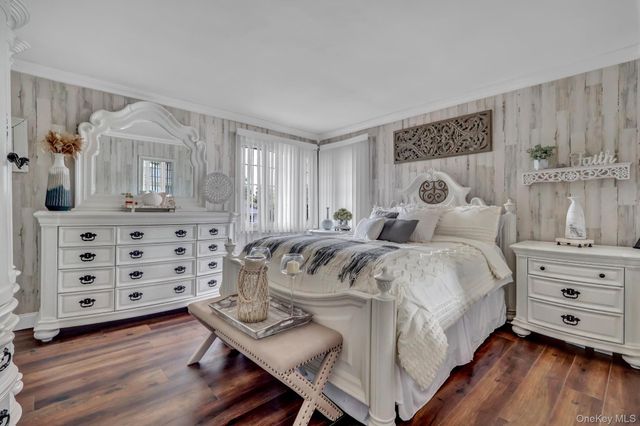 121 W 15th Street, Deer Park, NY 11729