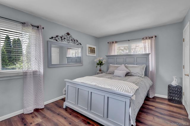 121 W 15th Street, Deer Park, NY 11729