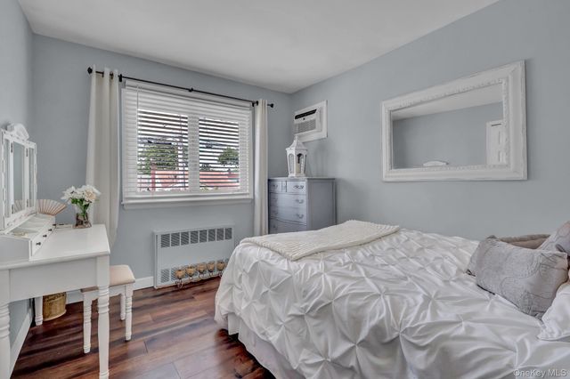 121 W 15th Street, Deer Park, NY 11729