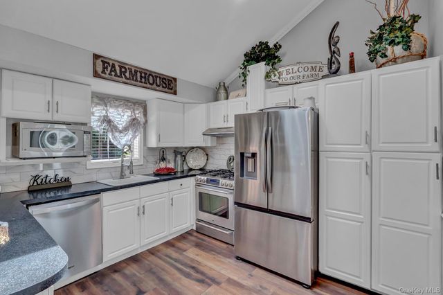 121 W 15th Street, Deer Park, NY 11729