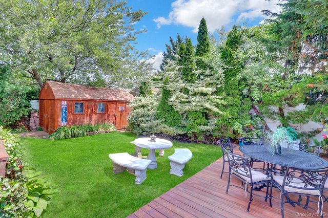 121 W 15th Street, Deer Park, NY 11729