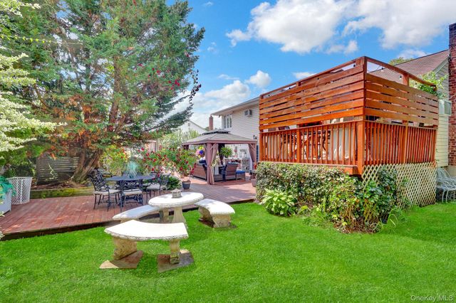 121 W 15th Street, Deer Park, NY 11729
