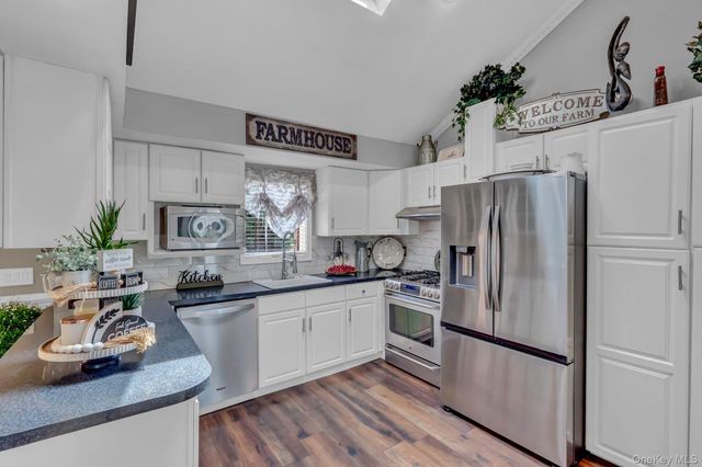 121 W 15th Street, Deer Park, NY 11729