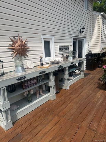 121 W 15th Street, Deer Park, NY 11729