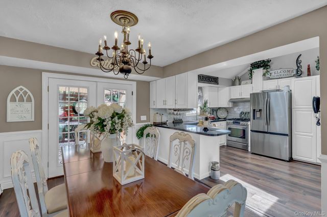 121 W 15th Street, Deer Park, NY 11729