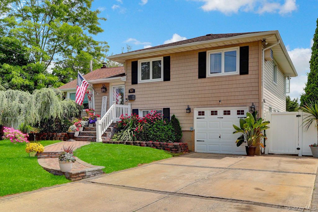 121 W 15th Street, Deer Park, NY 11729