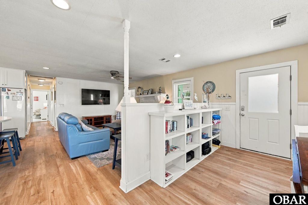 Image 11 of property listing at 111 Sprigtail Drive, Duck, NC 27949