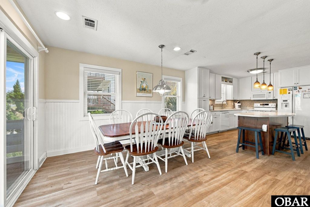 Image 12 of property listing at 111 Sprigtail Drive, Duck, NC 27949