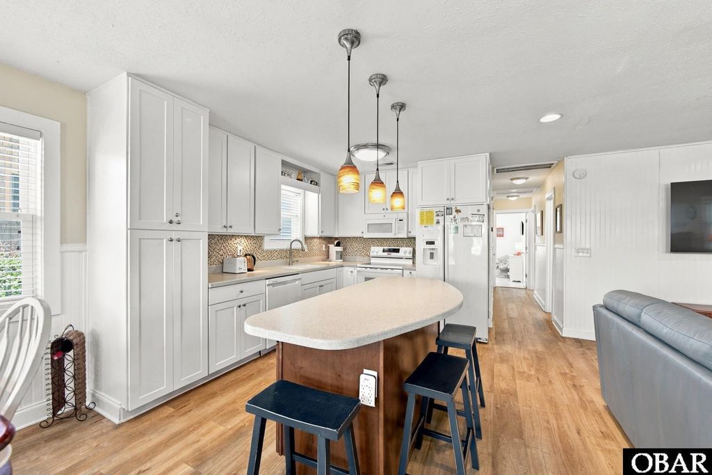 Image 16 of property listing at 111 Sprigtail Drive, Duck, NC 27949
