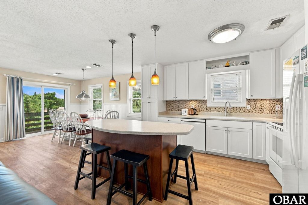 Image 17 of property listing at 111 Sprigtail Drive, Duck, NC 27949
