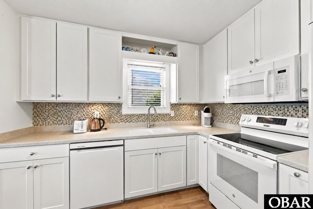 Image 19 of property listing at 111 Sprigtail Drive, Duck, NC 27949
