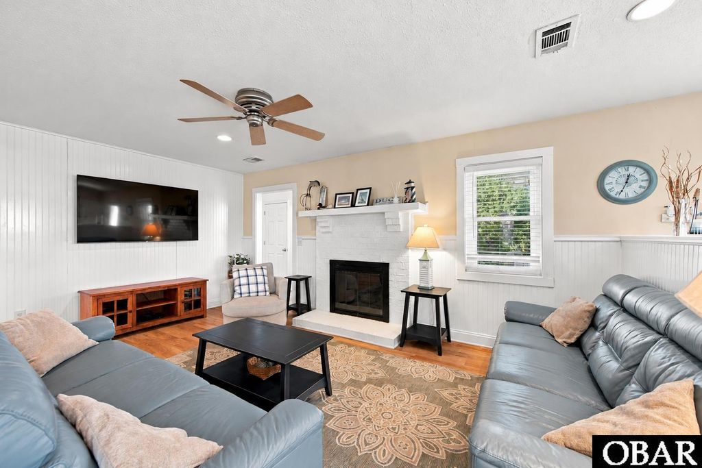Image 24 of property listing at 111 Sprigtail Drive, Duck, NC 27949