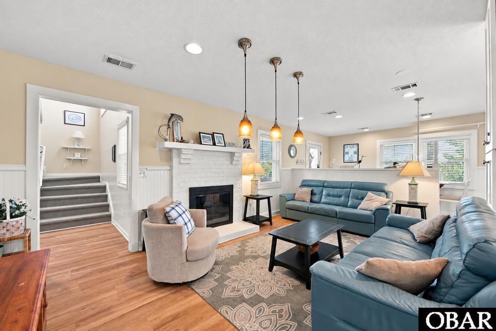 Image 5 of property listing at 111 Sprigtail Drive, Duck, NC 27949