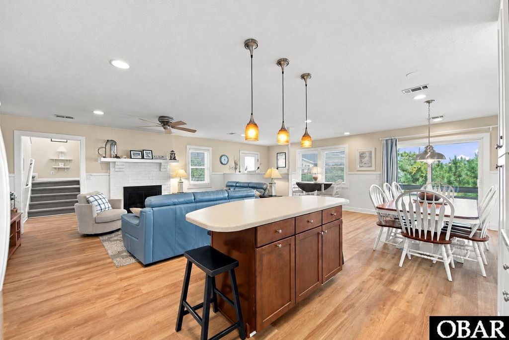 Image 7 of property listing at 111 Sprigtail Drive, Duck, NC 27949