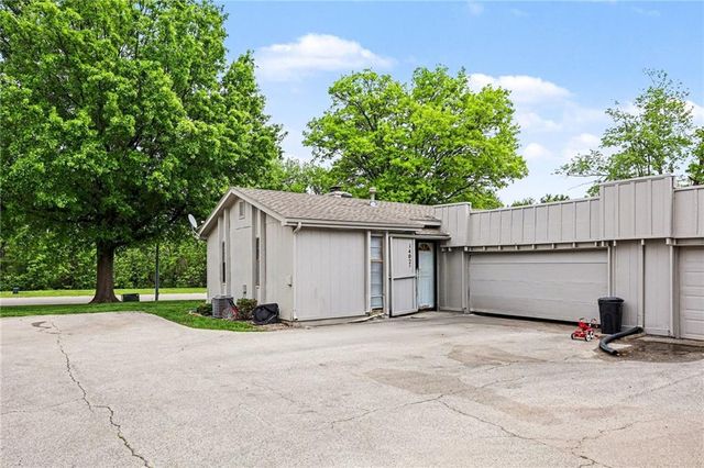 14025 Ballantrae Drive, Grandview, MO 64030