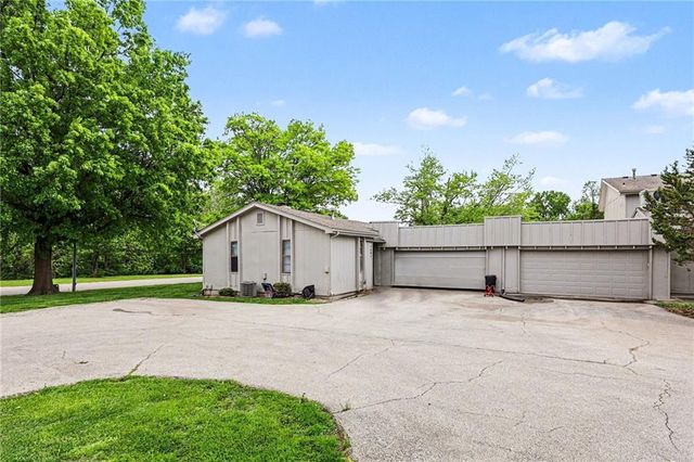 14025 Ballantrae Drive, Grandview, MO 64030