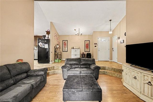 14025 Ballantrae Drive, Grandview, MO 64030
