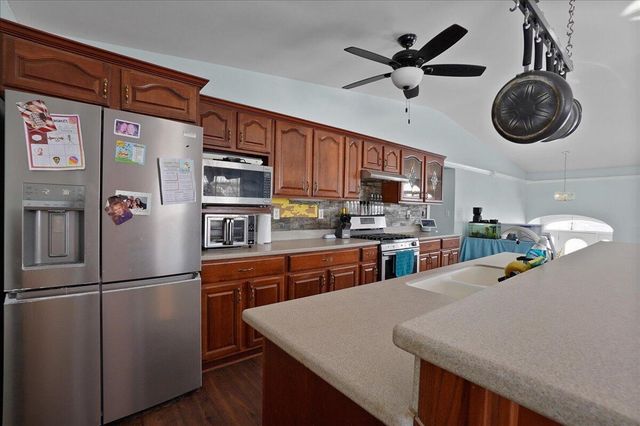 7540 W 92nd Avenue, Crown Point, IN 46307