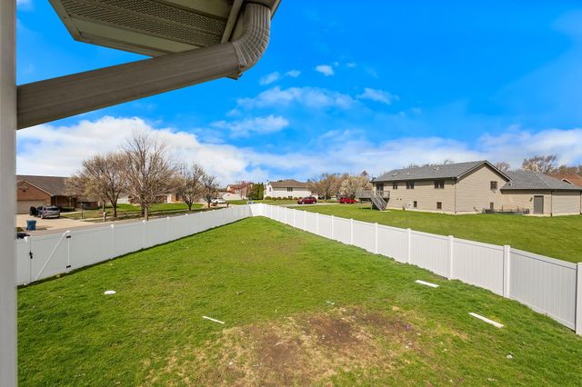 7540 W 92nd Avenue, Crown Point, IN 46307