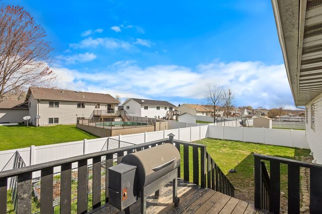 7540 W 92nd Avenue, Crown Point, IN 46307