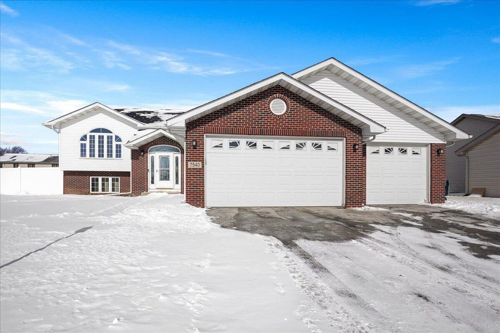 7540 W 92nd Avenue, Crown Point, IN 46307