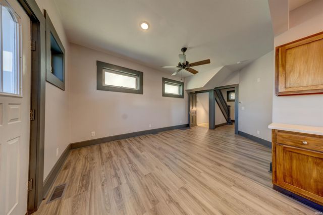 212 E Delaware Street, Evansville, IN 47711