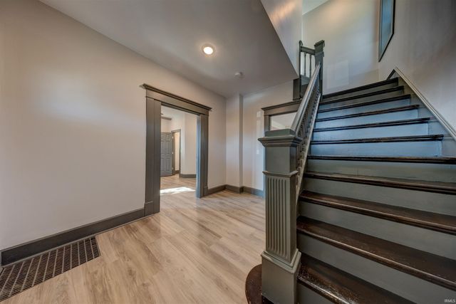 212 E Delaware Street, Evansville, IN 47711