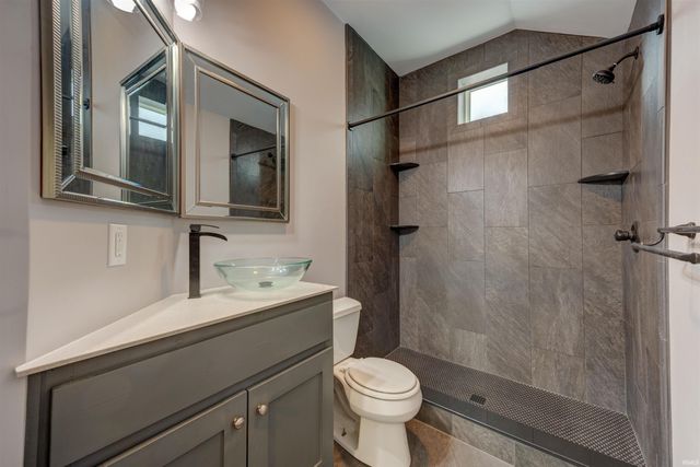 212 E Delaware Street, Evansville, IN 47711