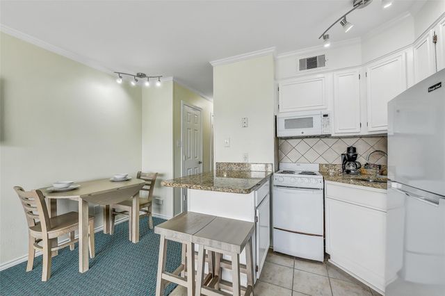 6102 Seawall Boulevard 133, Galveston, TX 77551