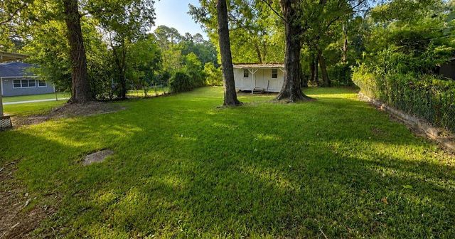 211 E Yell Street, Livingston, TX 77351