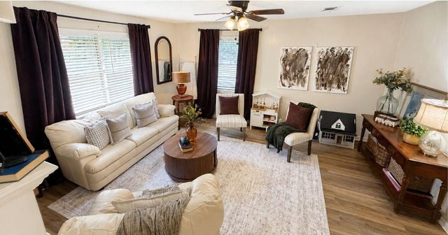 211 E Yell Street, Livingston, TX 77351