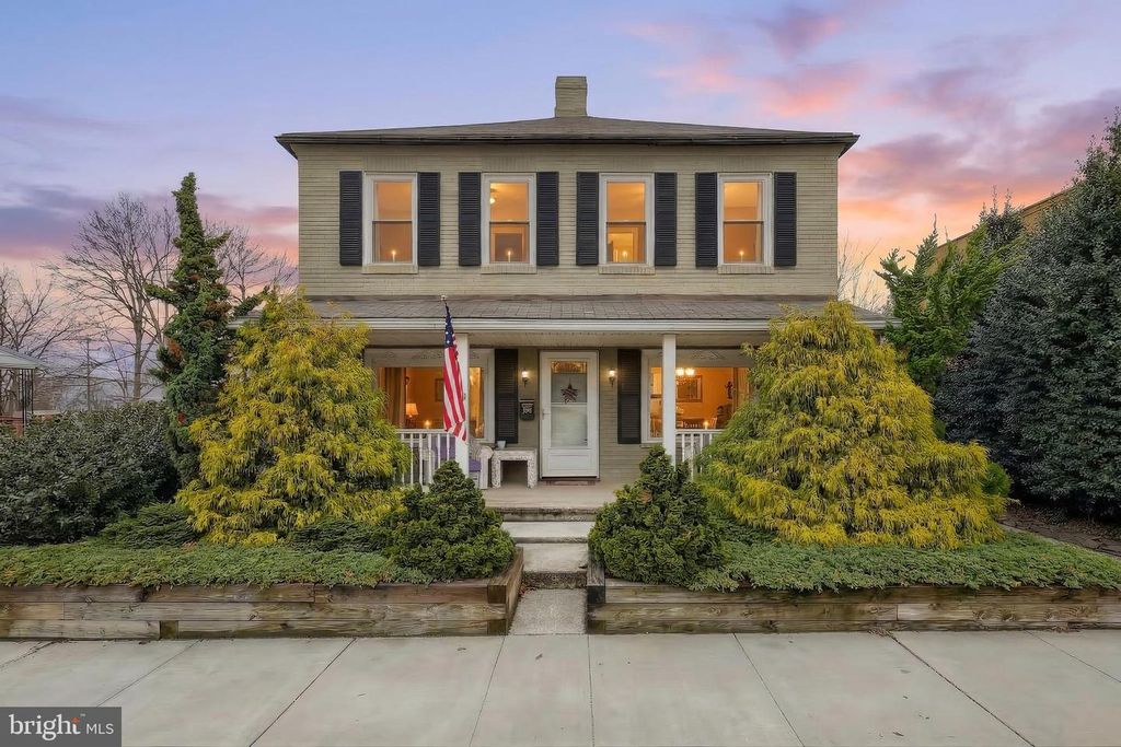 209 N 3RD ST, Hanover, PA 17331