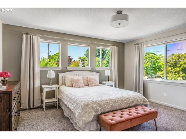 1905 Ne AINSWORTH St, Portland, OR 97211