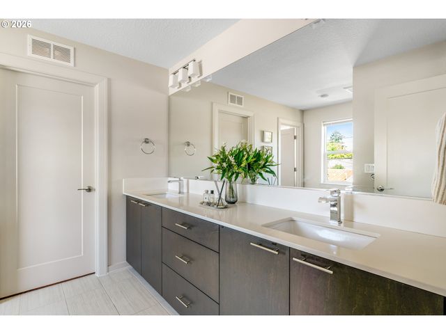 1905 Ne AINSWORTH St, Portland, OR 97211