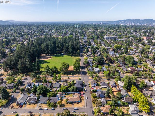 1905 Ne AINSWORTH St, Portland, OR 97211