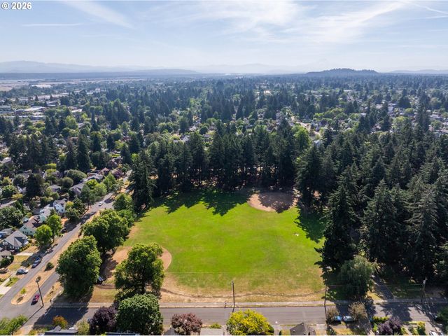 1905 Ne AINSWORTH St, Portland, OR 97211