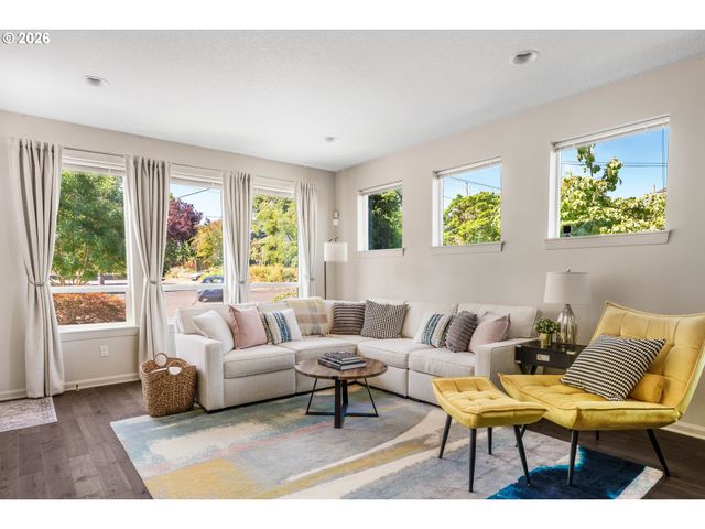 1905 Ne AINSWORTH St, Portland, OR 97211
