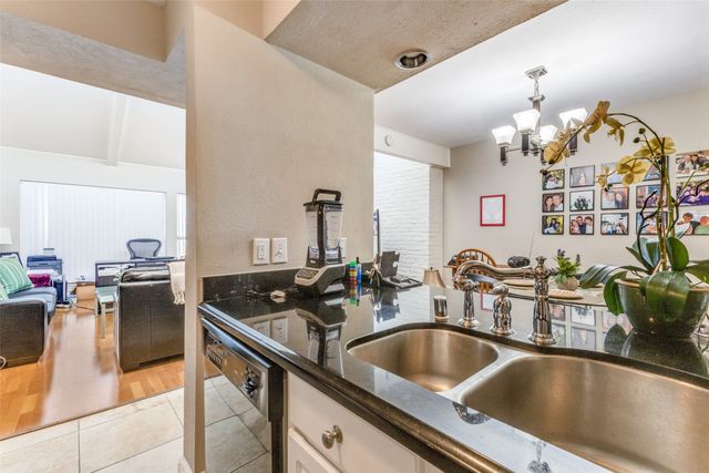 5908 Sandhurst Lane 244, Dallas, TX 75206