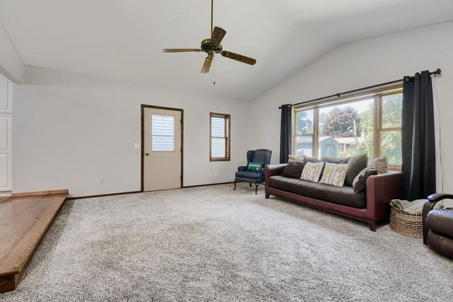 10439 Thrush Street NW, Coon Rapids, MN 55433