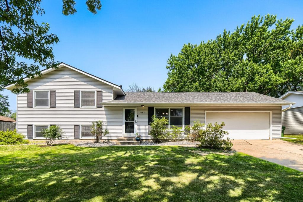 10439 Thrush Street NW, Coon Rapids, MN 55433
