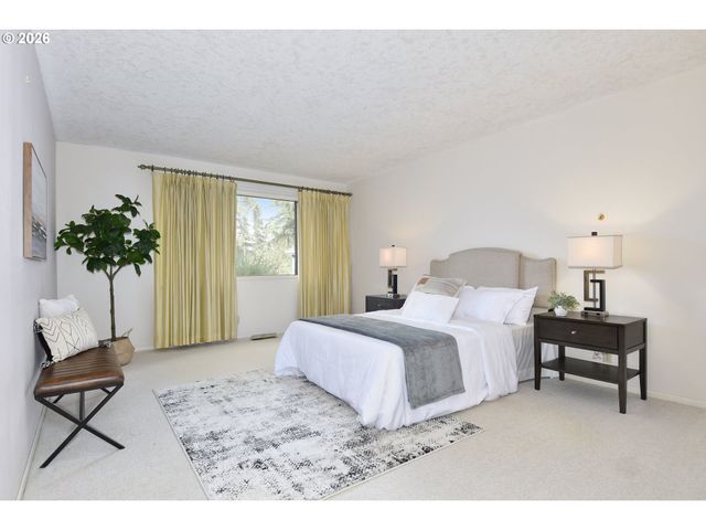 2 ESSEX Ct, Lake Oswego, OR 97034