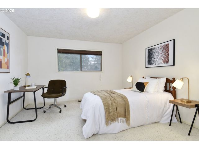 2 ESSEX Ct, Lake Oswego, OR 97034