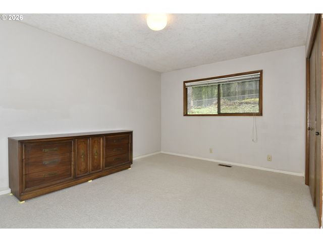 2 ESSEX Ct, Lake Oswego, OR 97034