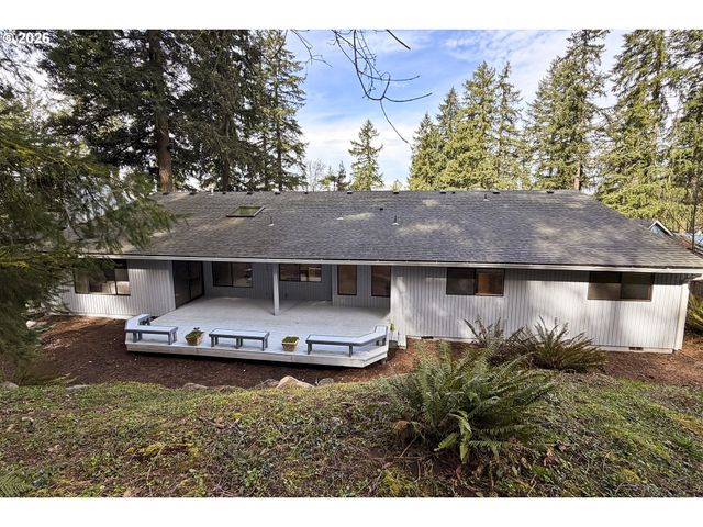 2 ESSEX Ct, Lake Oswego, OR 97034